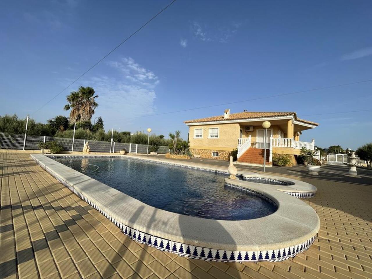 Villa in Murcia - view 1