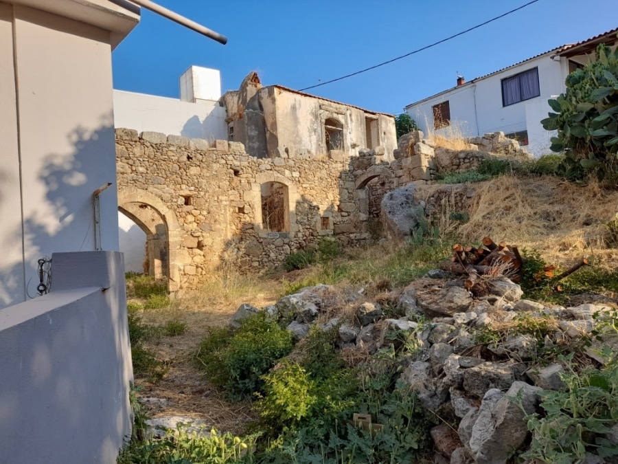 House in Kato Valsamonero - view 1