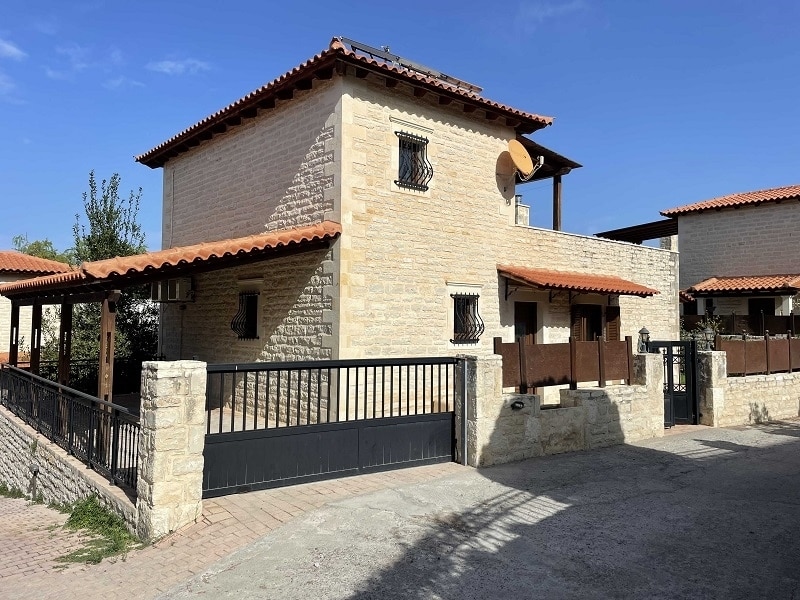 House in Xiro Chorio - view 1