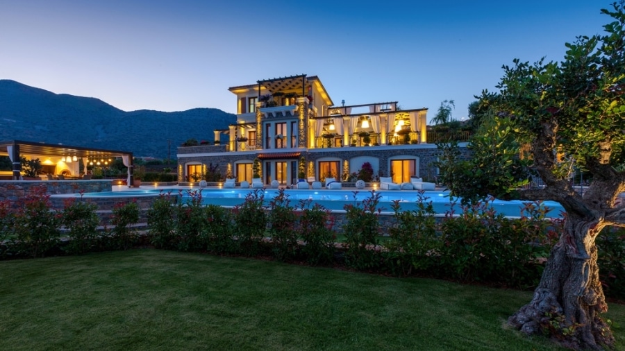 House in Agios Nikolaos - view 1