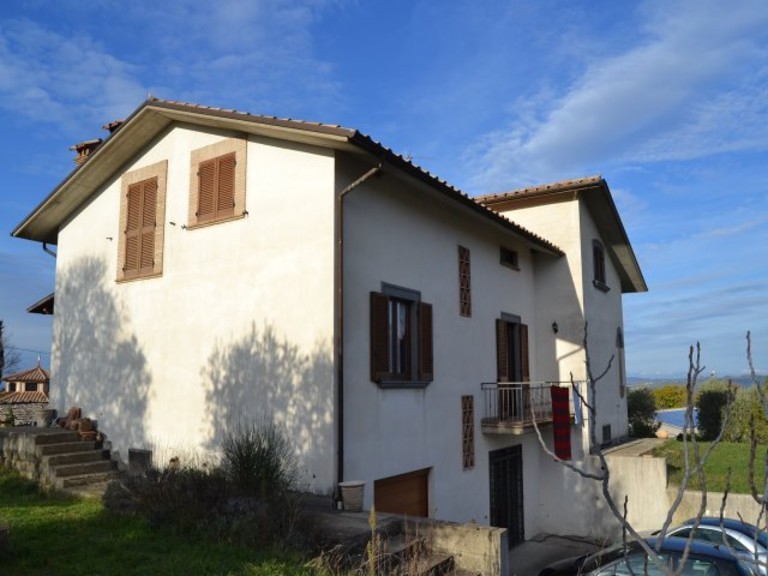 House in Castel Viscardo - view 1