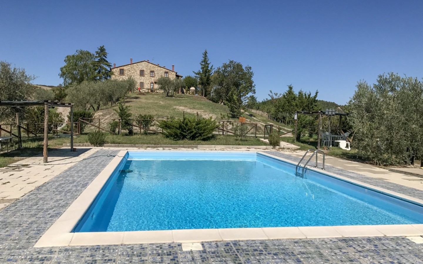 House in Allerona - view 1