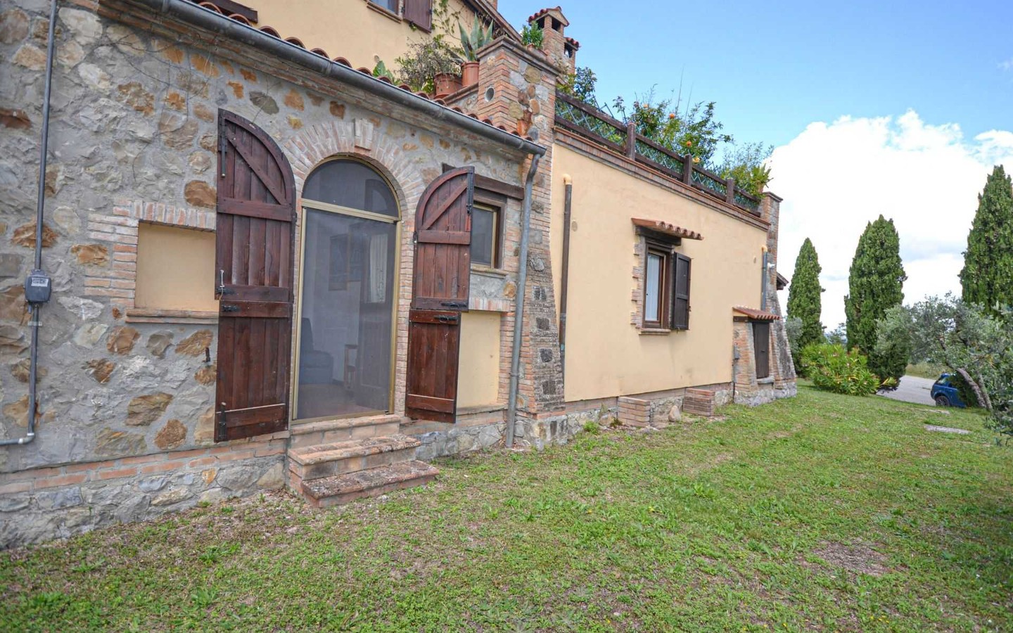 House in Ficulle - view 1