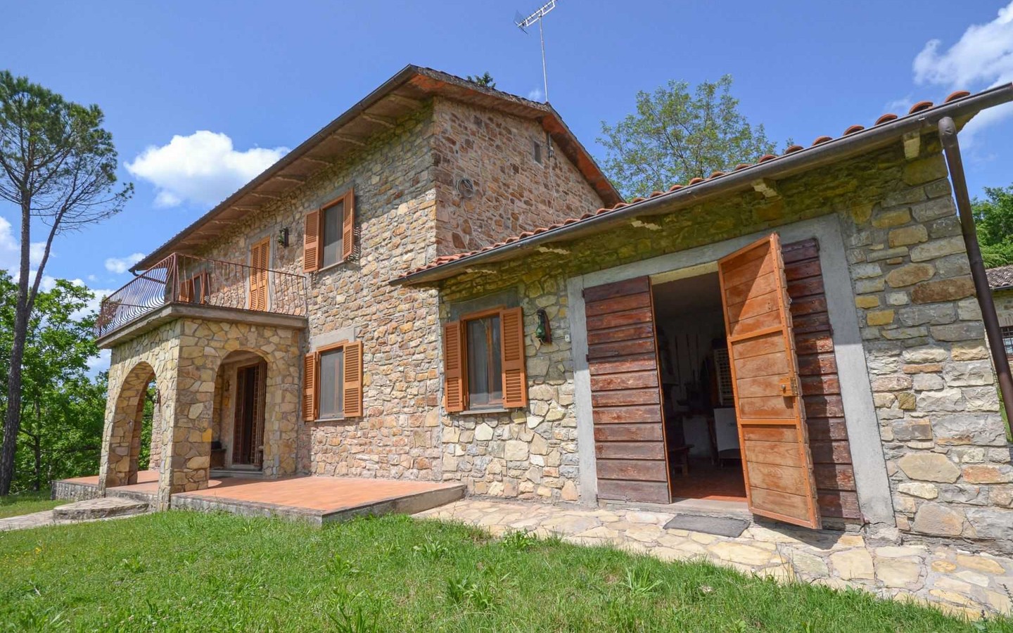 House in Parrano - view 1