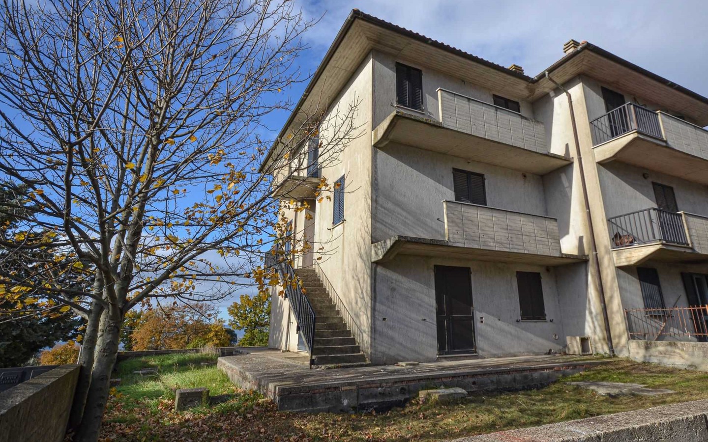 House in Montegabbione - view 1