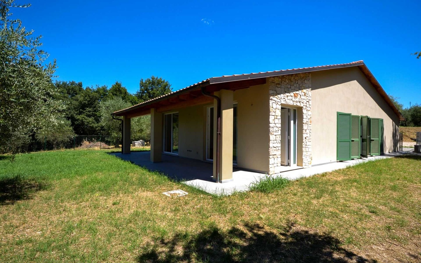 House in Fabro - view 1