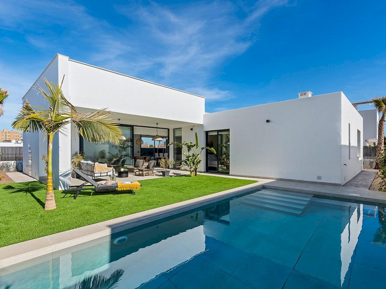 Villa in Santa Cruz - view 1
