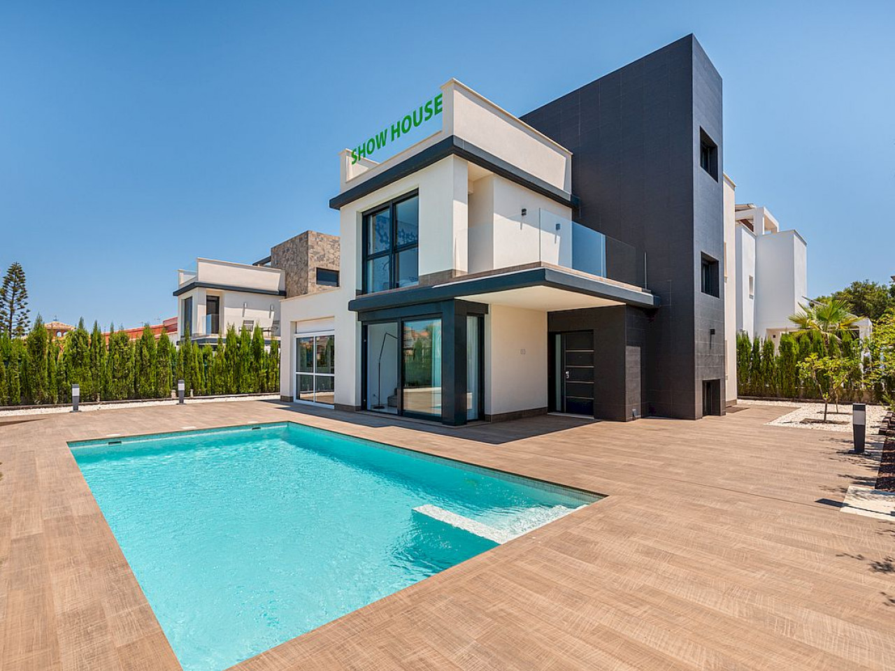Villa in Santa Cruz - view 1