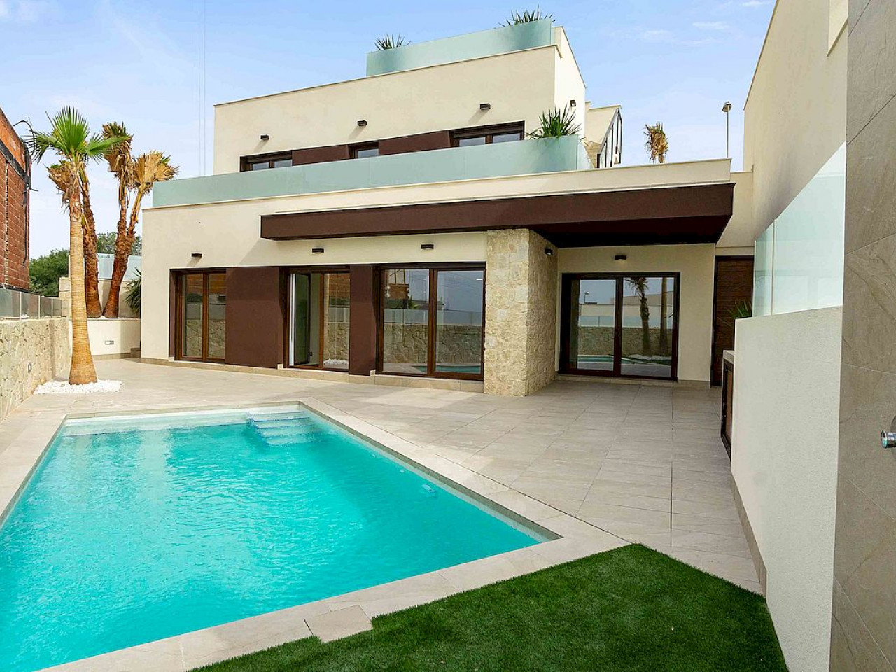 Villa in Alicante - view 1