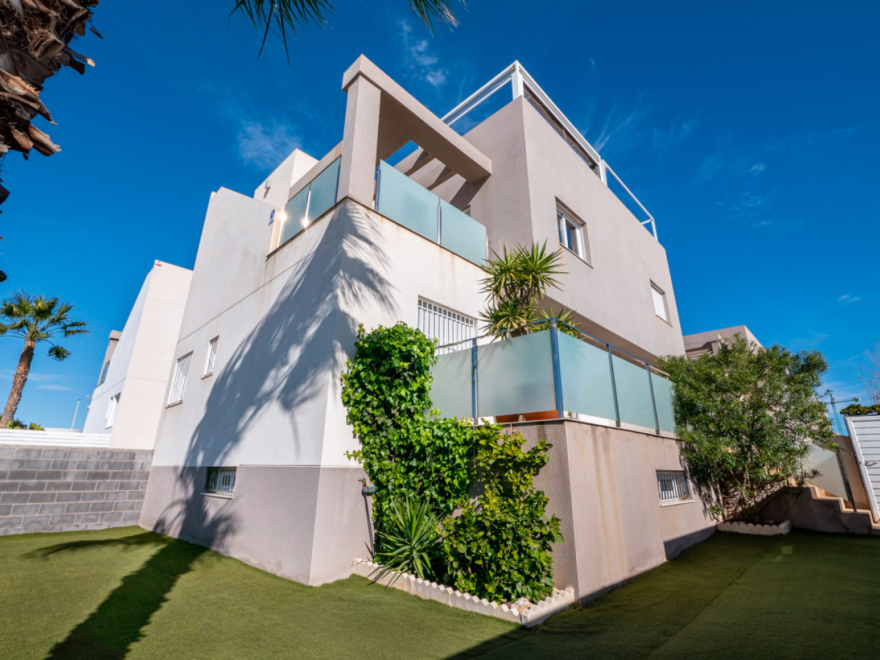 House in Alicante - view 1