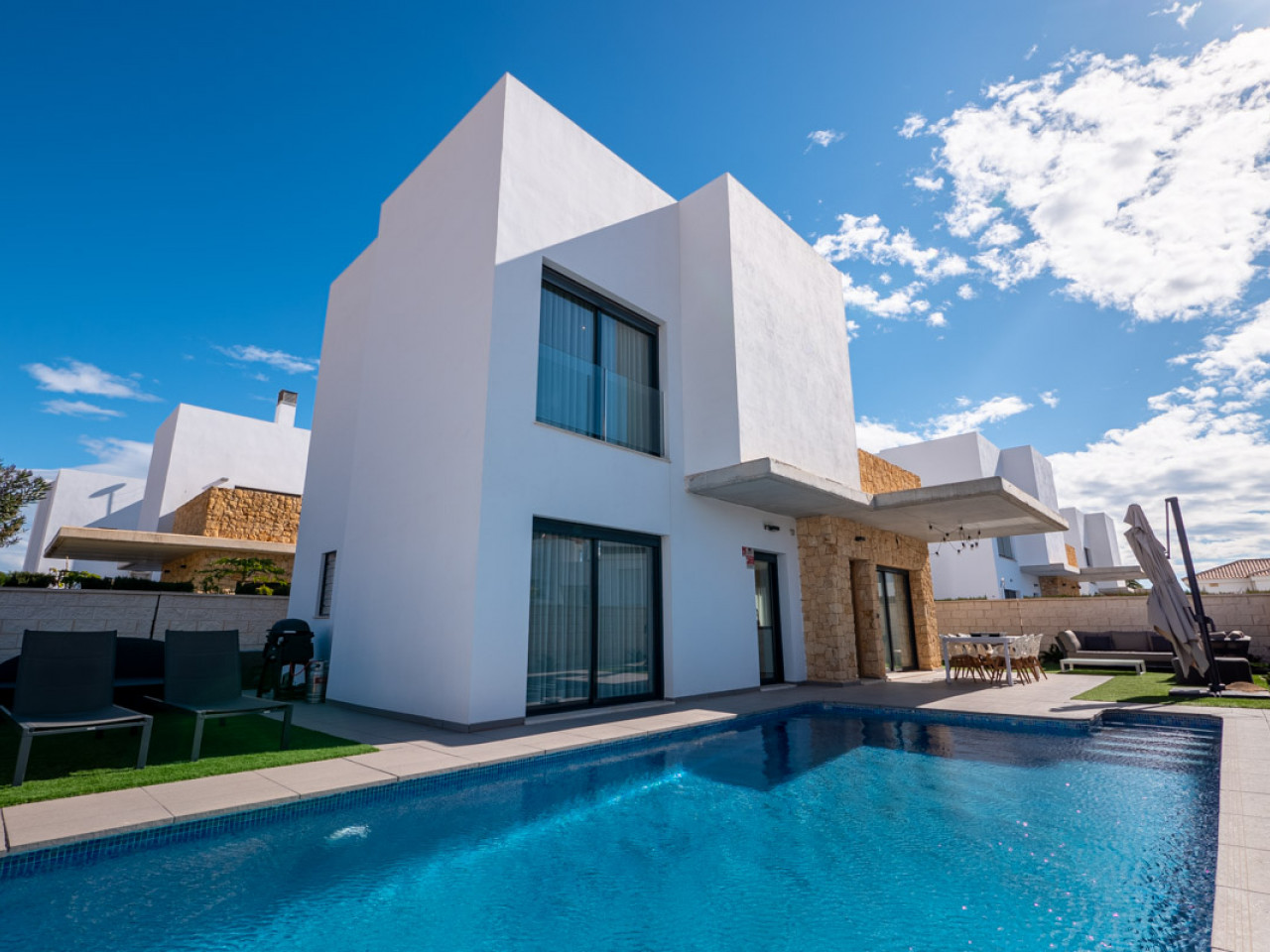 Villa in Alicante - view 1