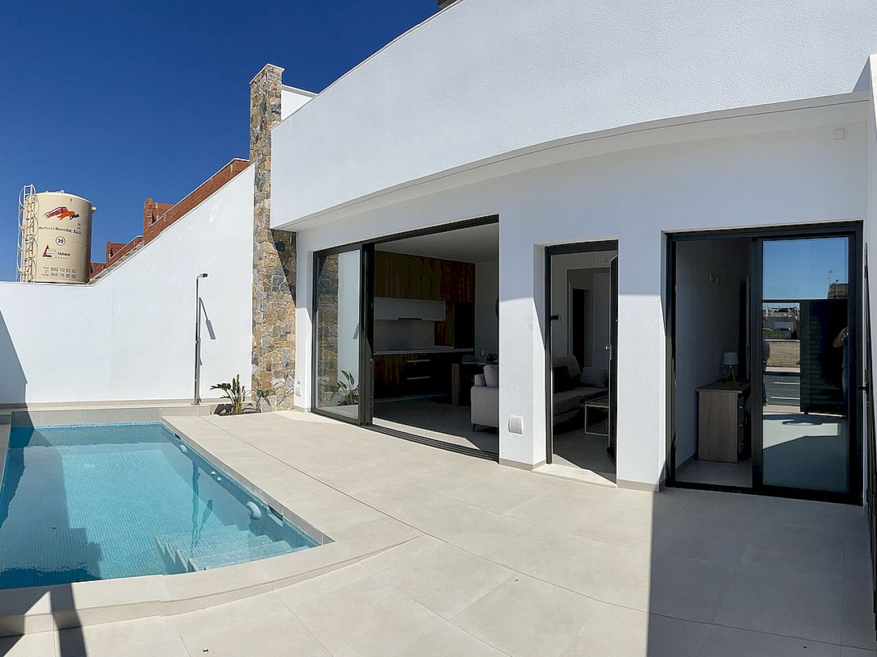 Villa in Santa Cruz - view 1