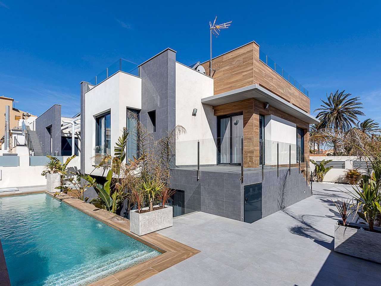 Villa in Alicante - view 1