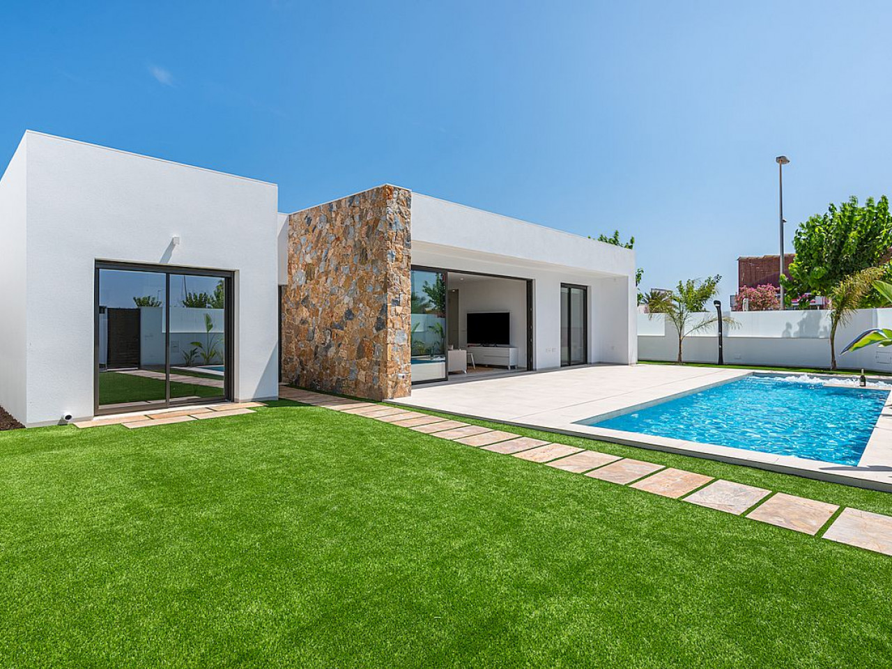 Villa in Santa Cruz - view 1