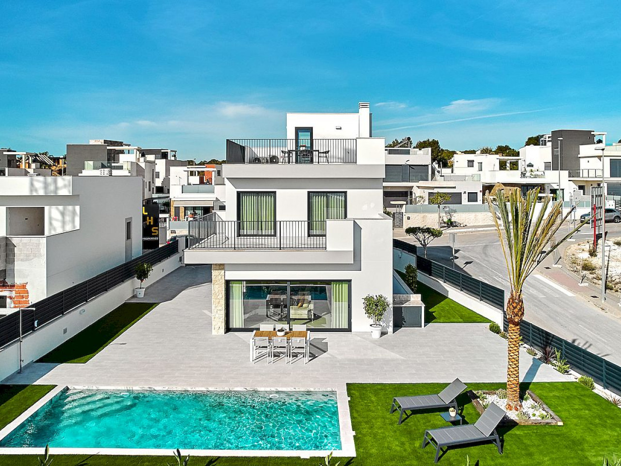 Villa in Alicante - view 1