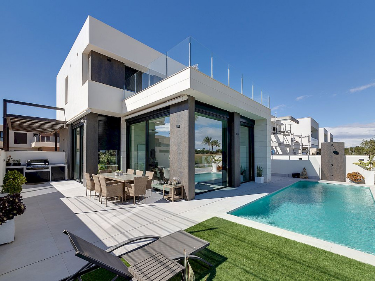 Villa in Alicante - view 1
