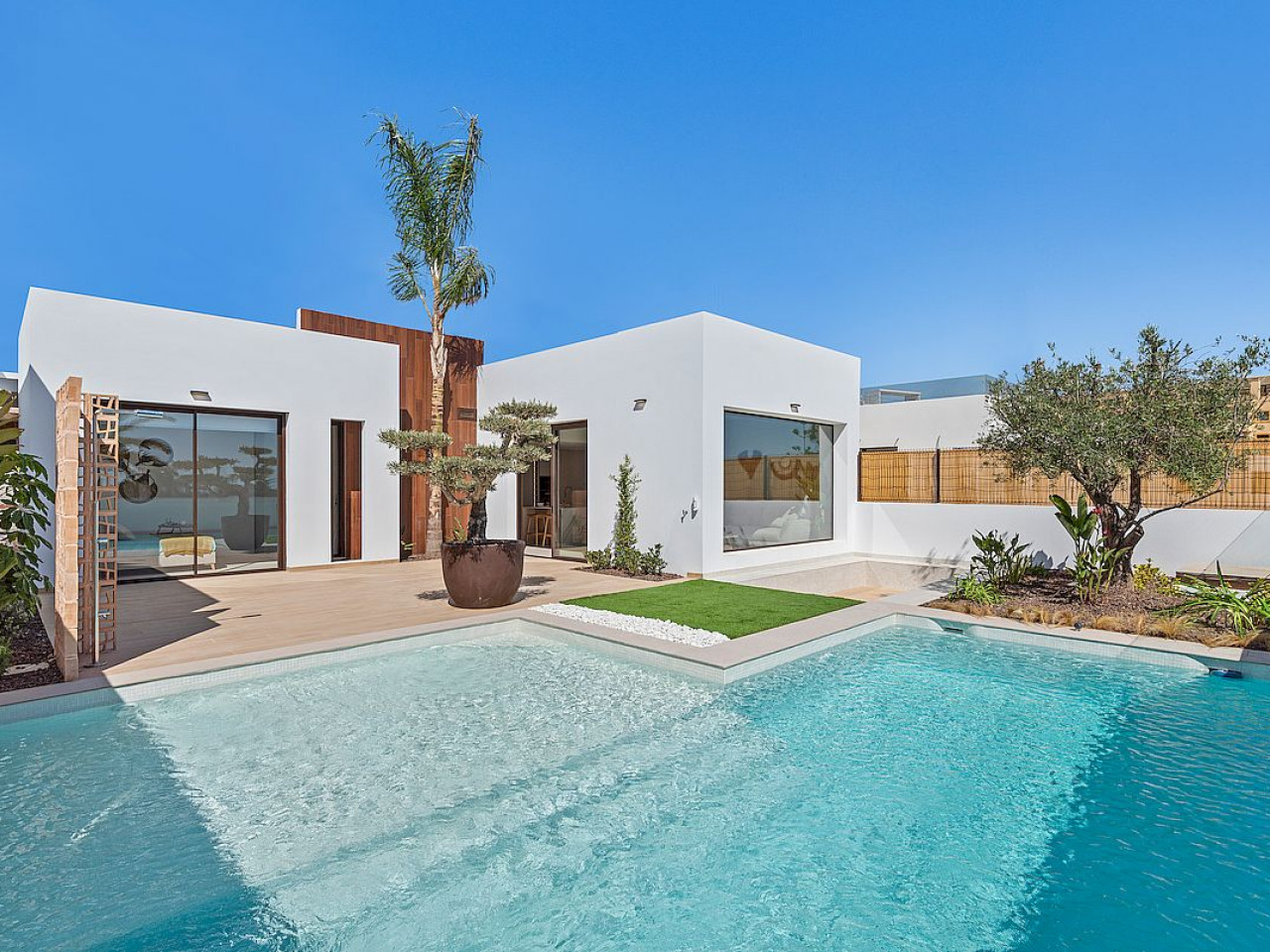 Villa in Santa Cruz - view 1