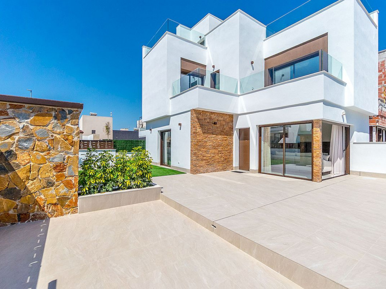 House in Alicante - view 1