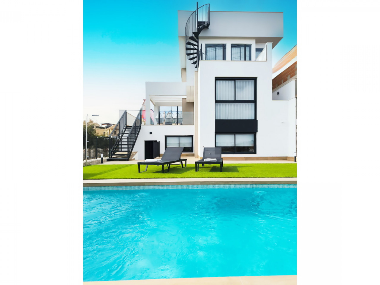 Villa in Alicante - view 1