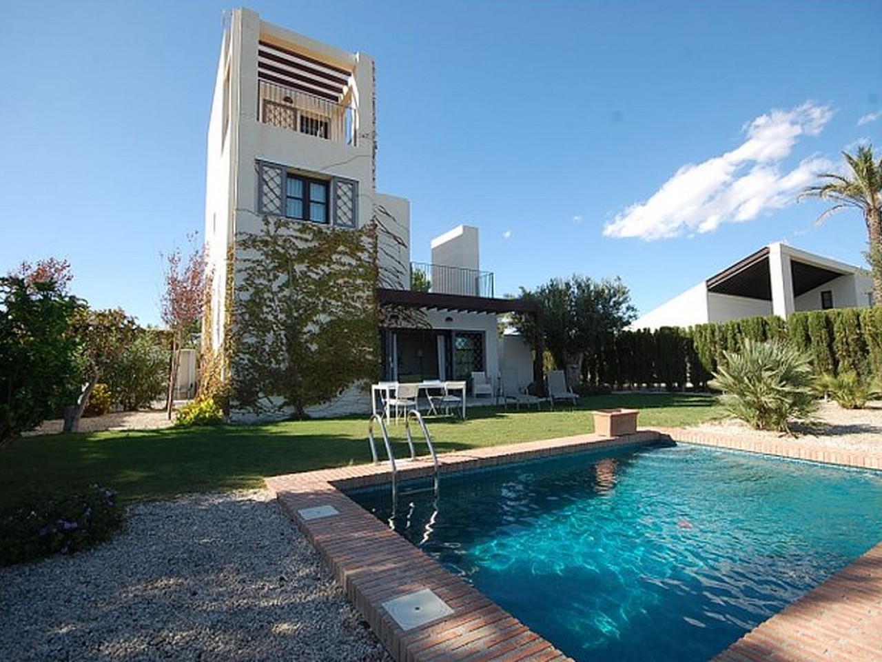 Villa in Santa Cruz - view 1