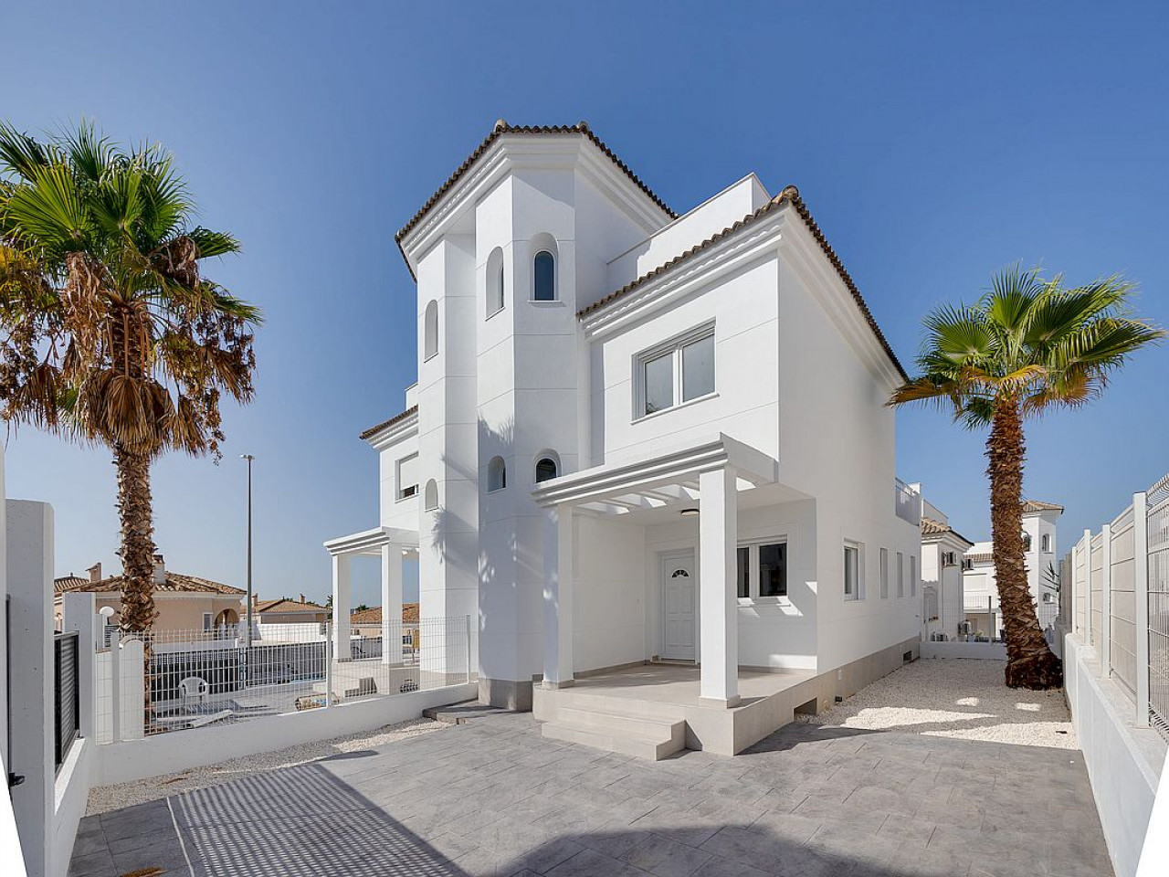 House in La Marina - view 1