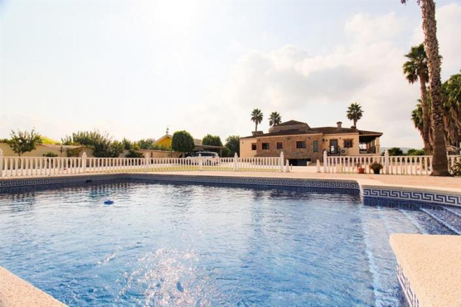 Villa in Alicante - view 1