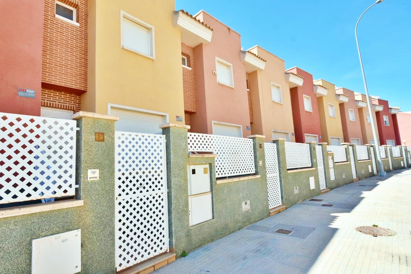 House in Urbanizacion los Balcones - view 1