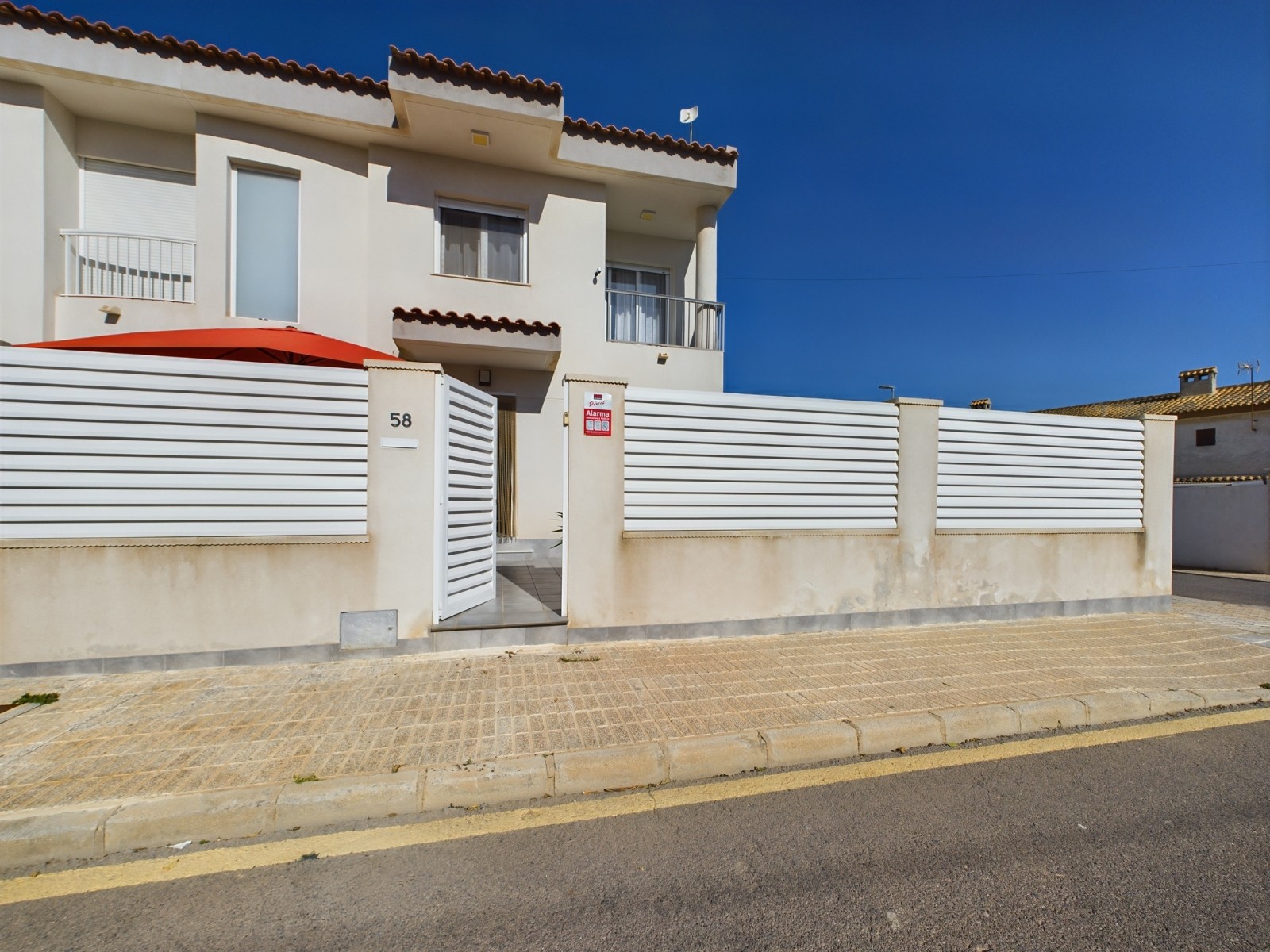 Villa in Santa Cruz - view 1