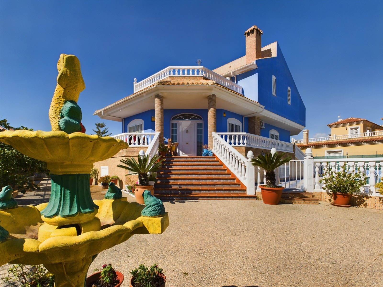 Villa in Santa Cruz - view 1