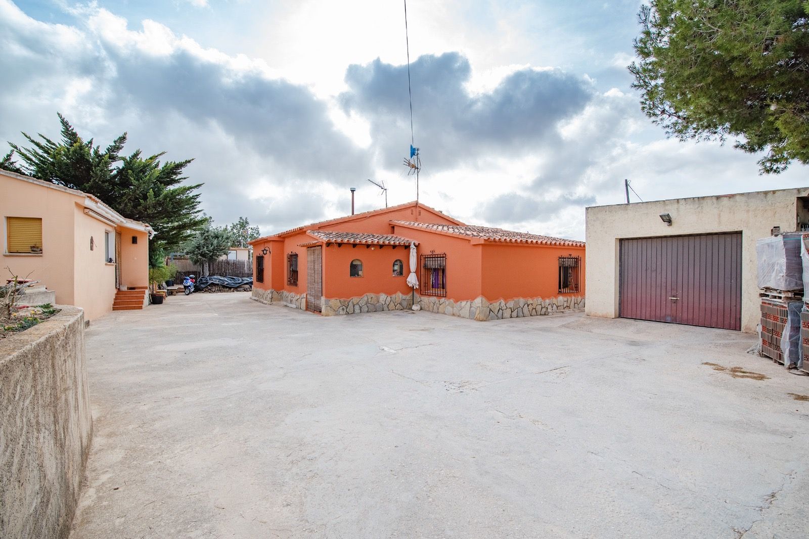 Farm, Ranch or Equestrian in Benissanet - view 1