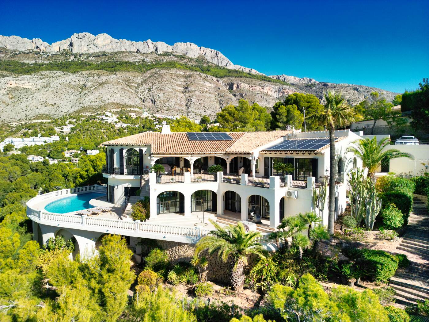 Villa in Pinos - view 1