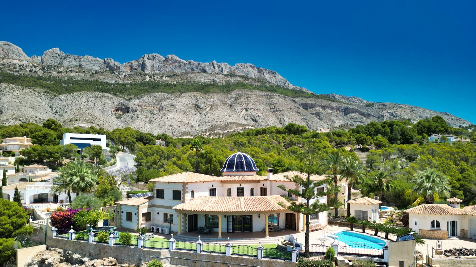Villa in Altea la Vella - view 1