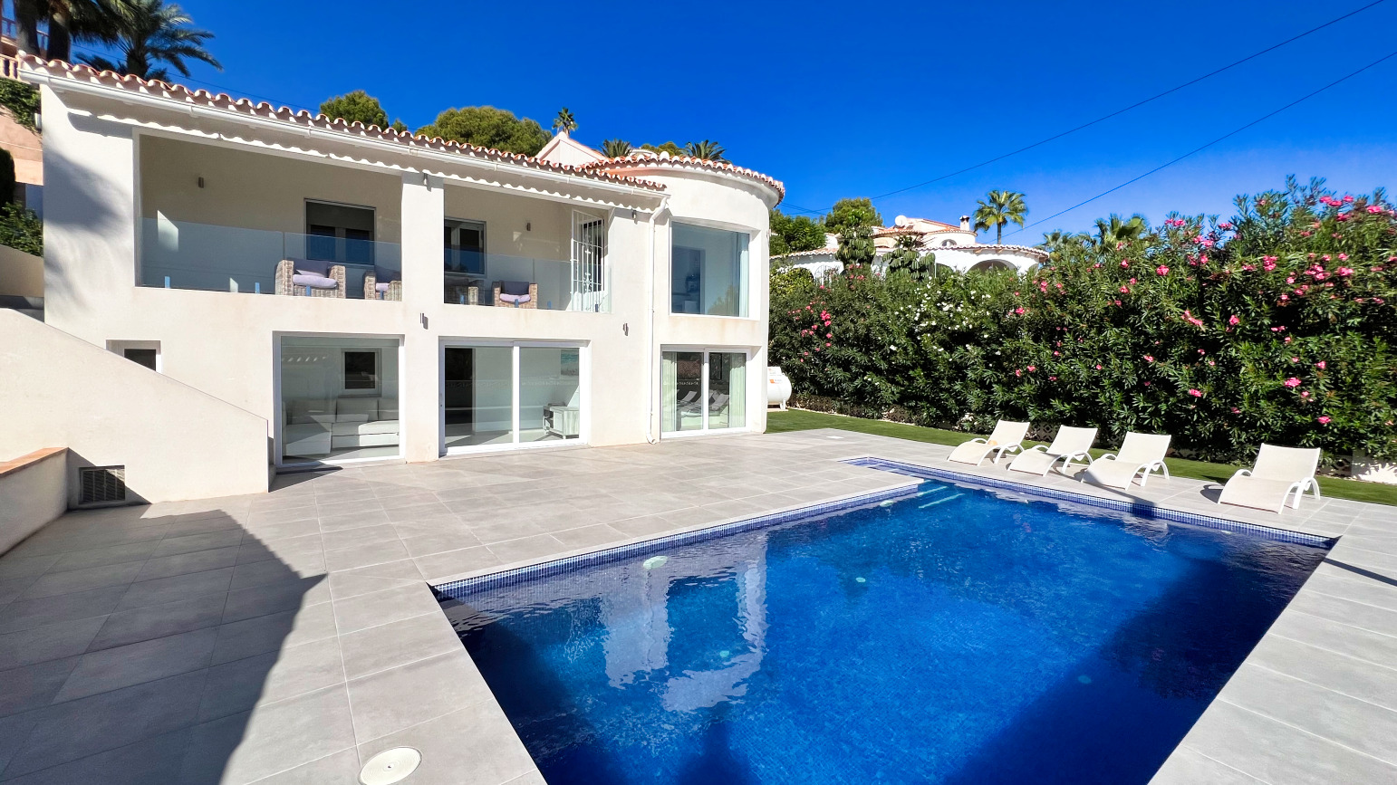 Villa in Benissanet - view 1