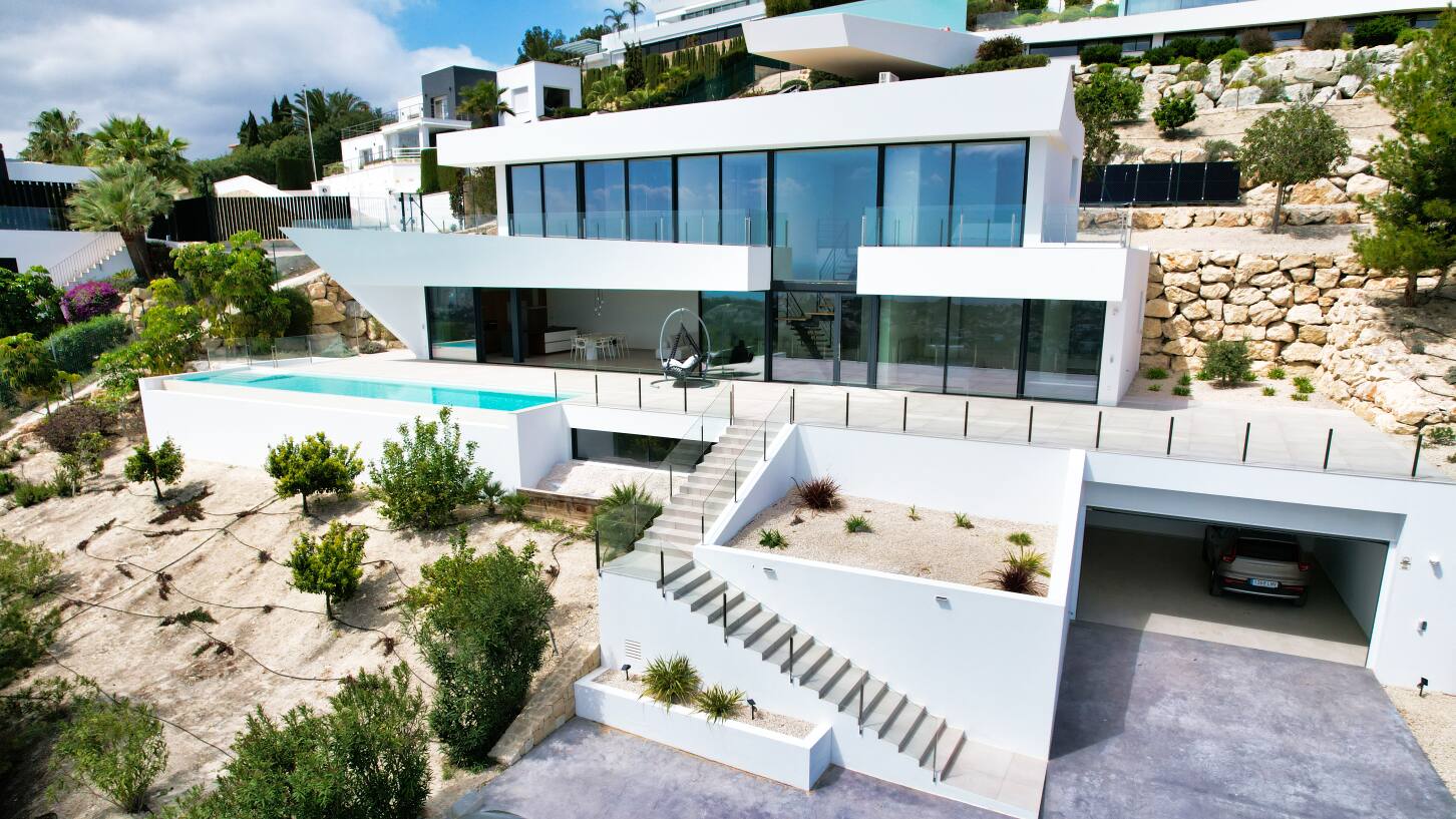 Villa in Benissanet - view 1
