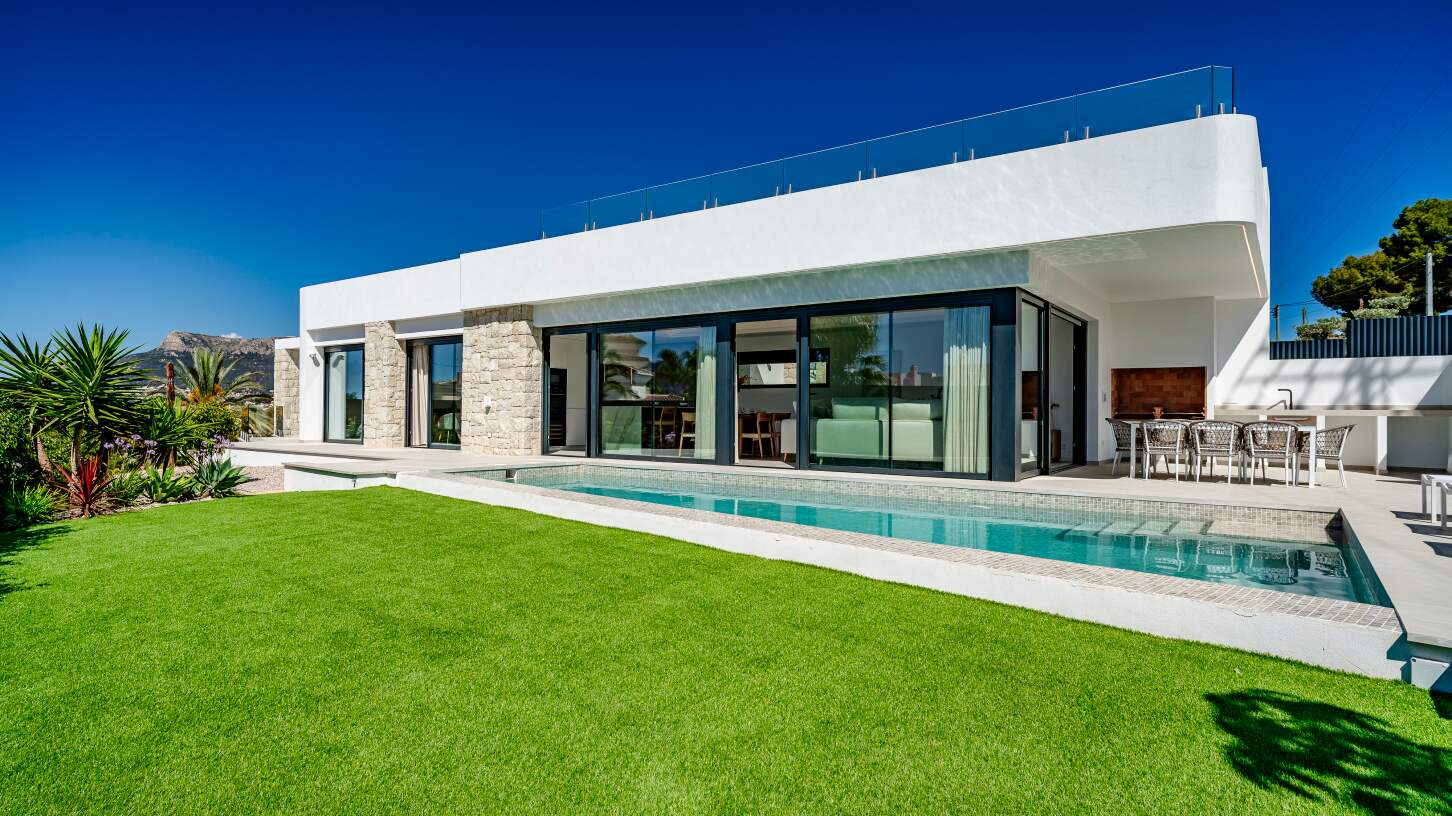 Villa in Calp / Calpe - view 1