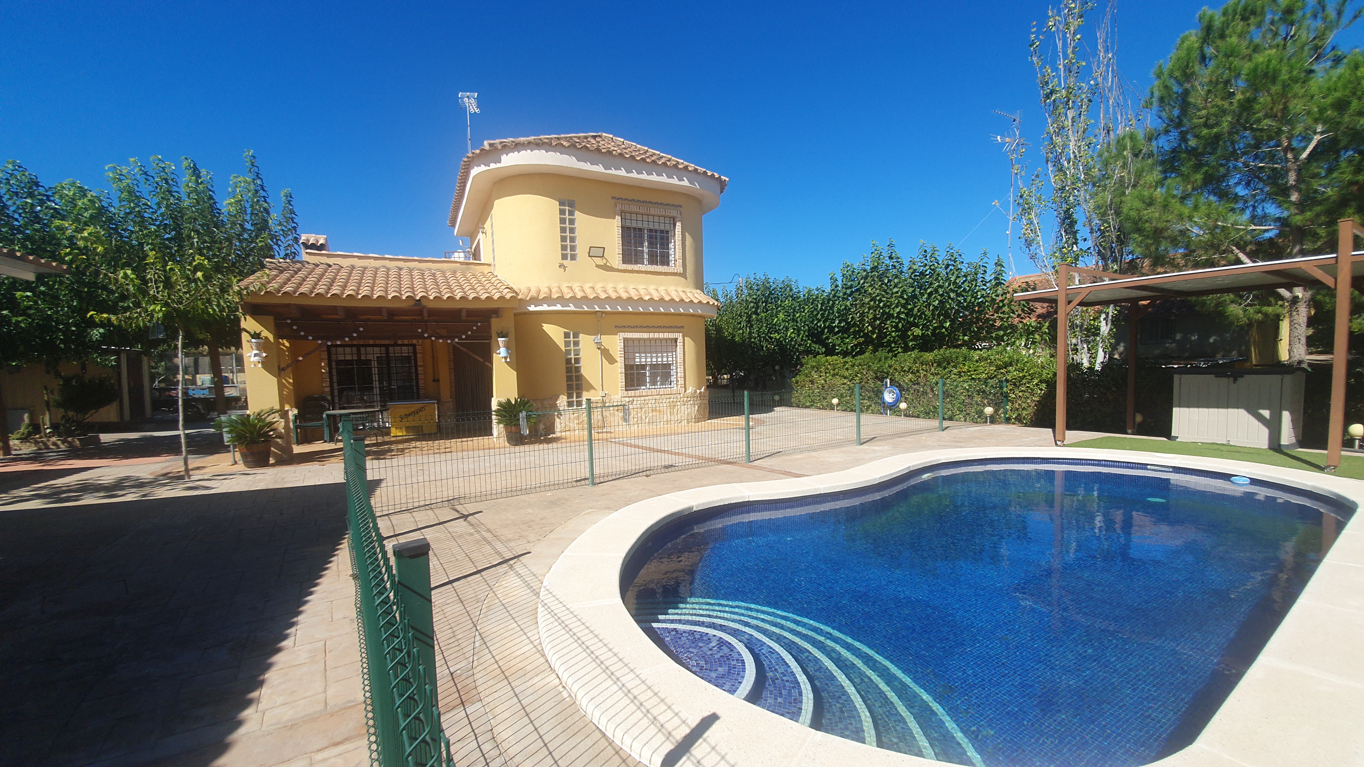 Villa in Santa Cruz - view 1