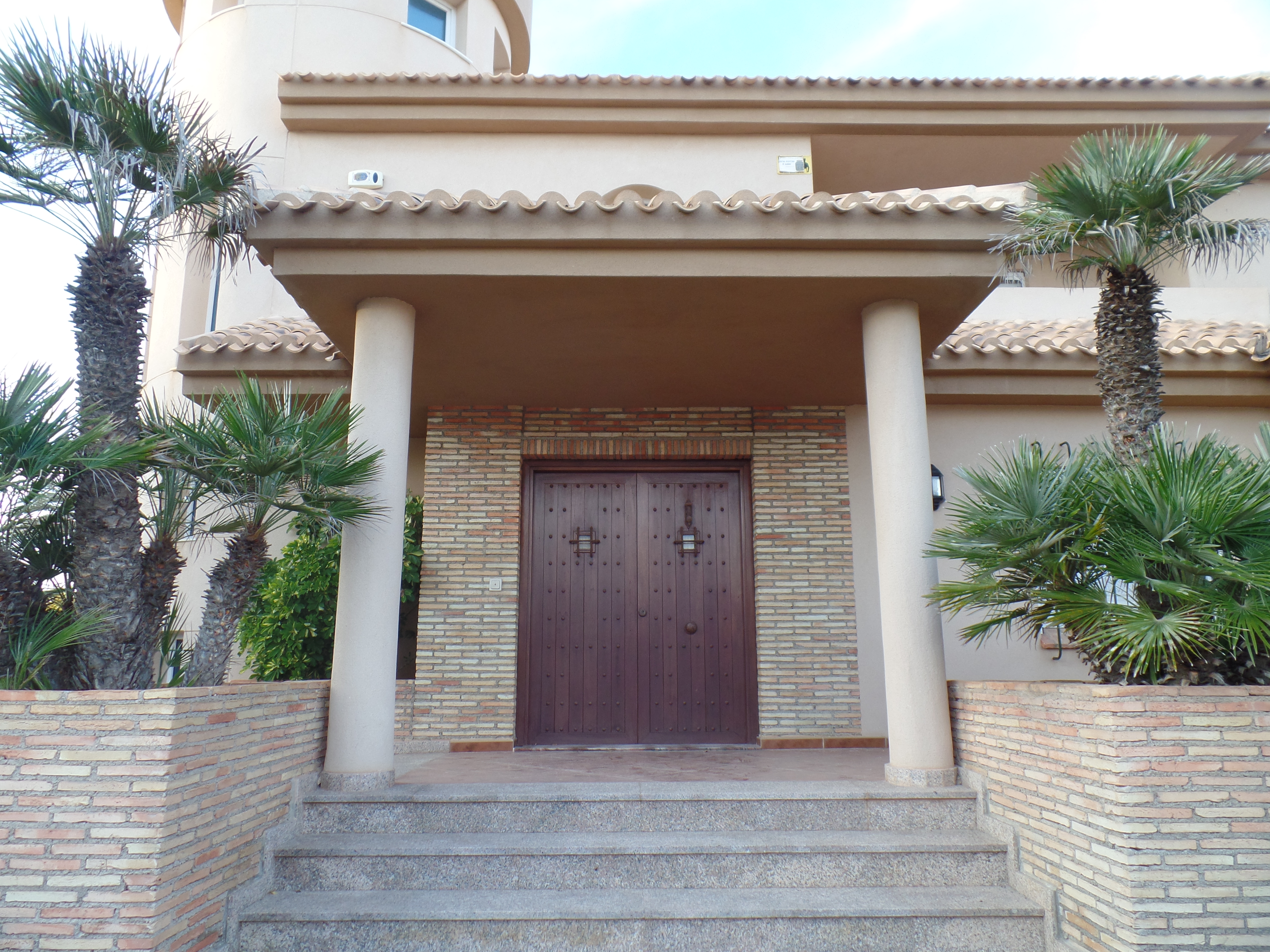 Villa in Santa Cruz - view 1