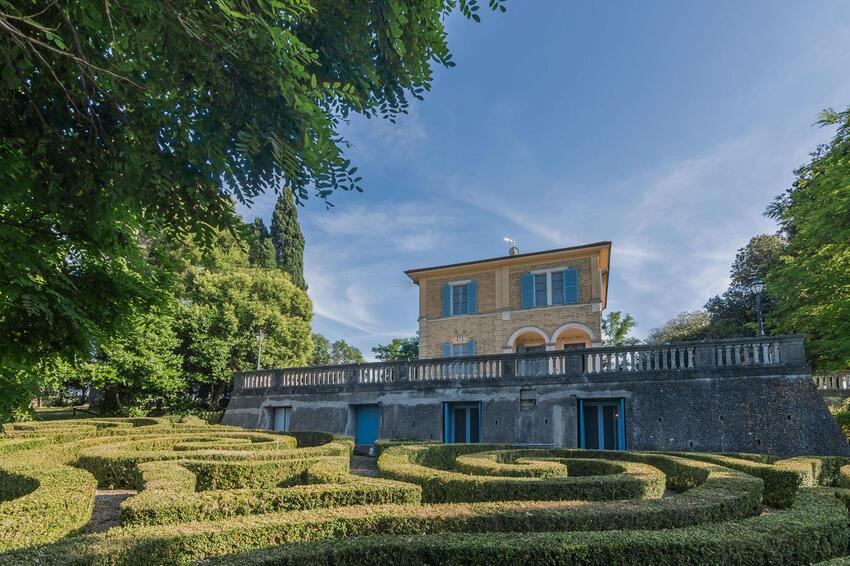 Villa in Osimo - view 1