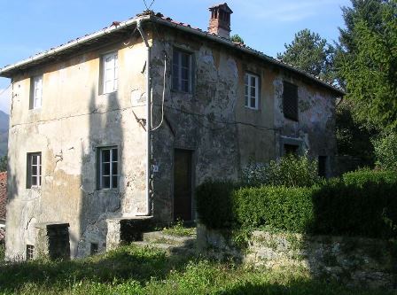 Villa in Borgo a Mozzano - view 1