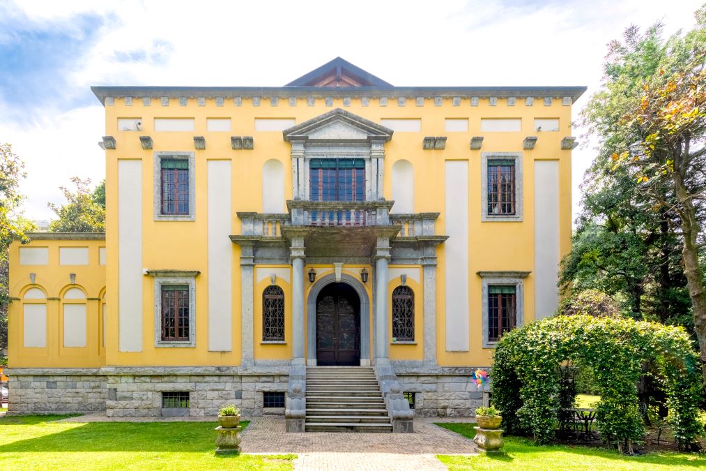 Villa in Monza - view 1