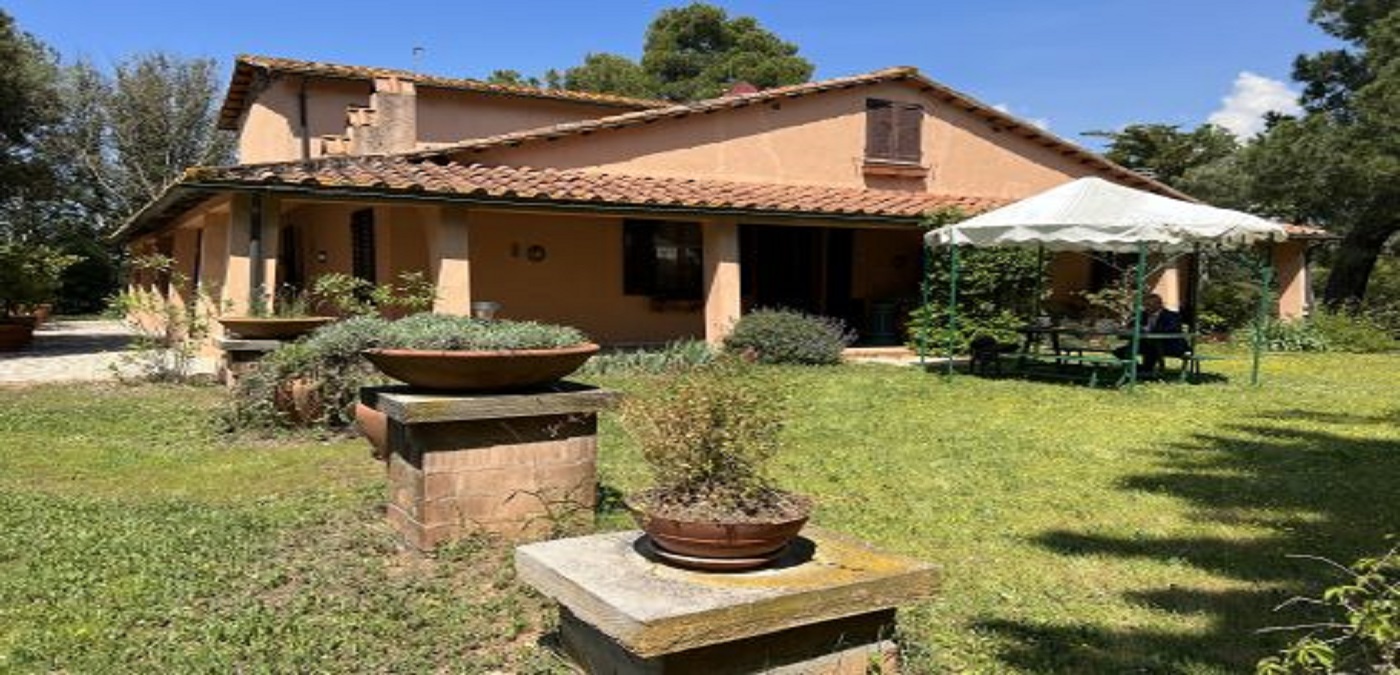 House in Massa Marittima - view 1