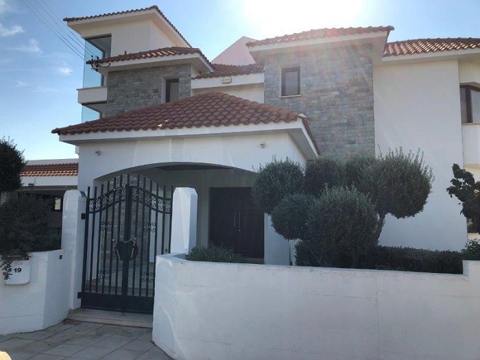 House in Ypsonas - view 1