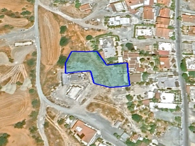 House in Kato Pyrgos - view 1