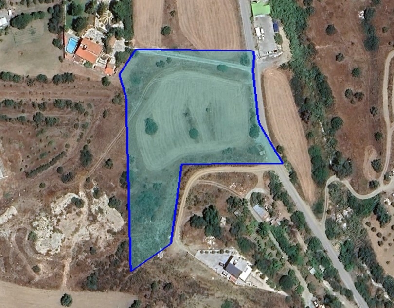 House in Kato Pyrgos - view 1