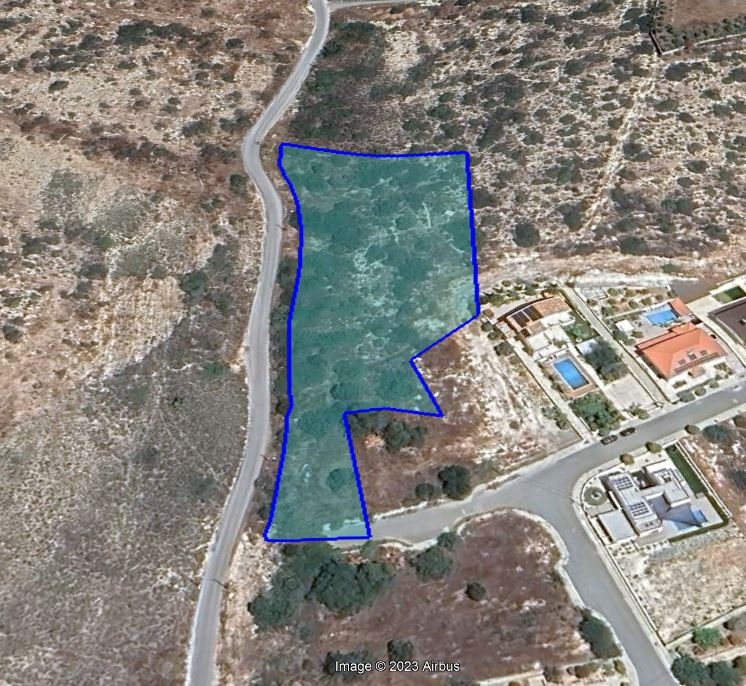 House in Kato Pyrgos - view 1