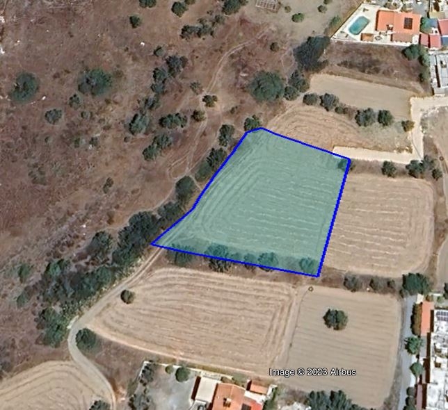 House in Kato Pyrgos - view 1