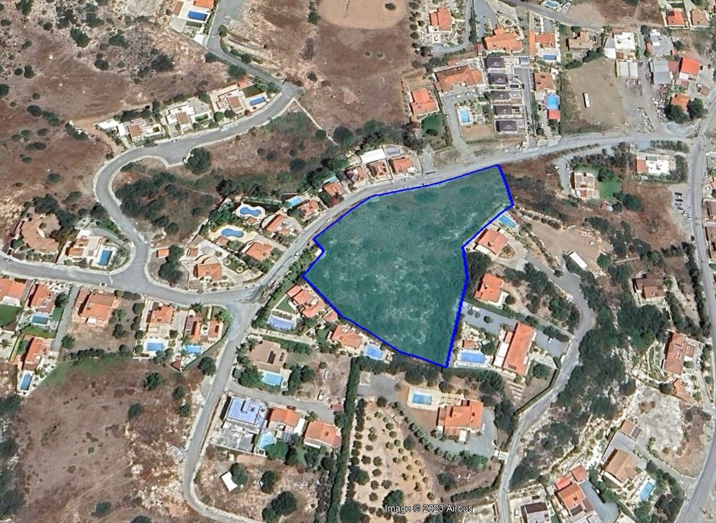 House in Kato Pyrgos - view 1