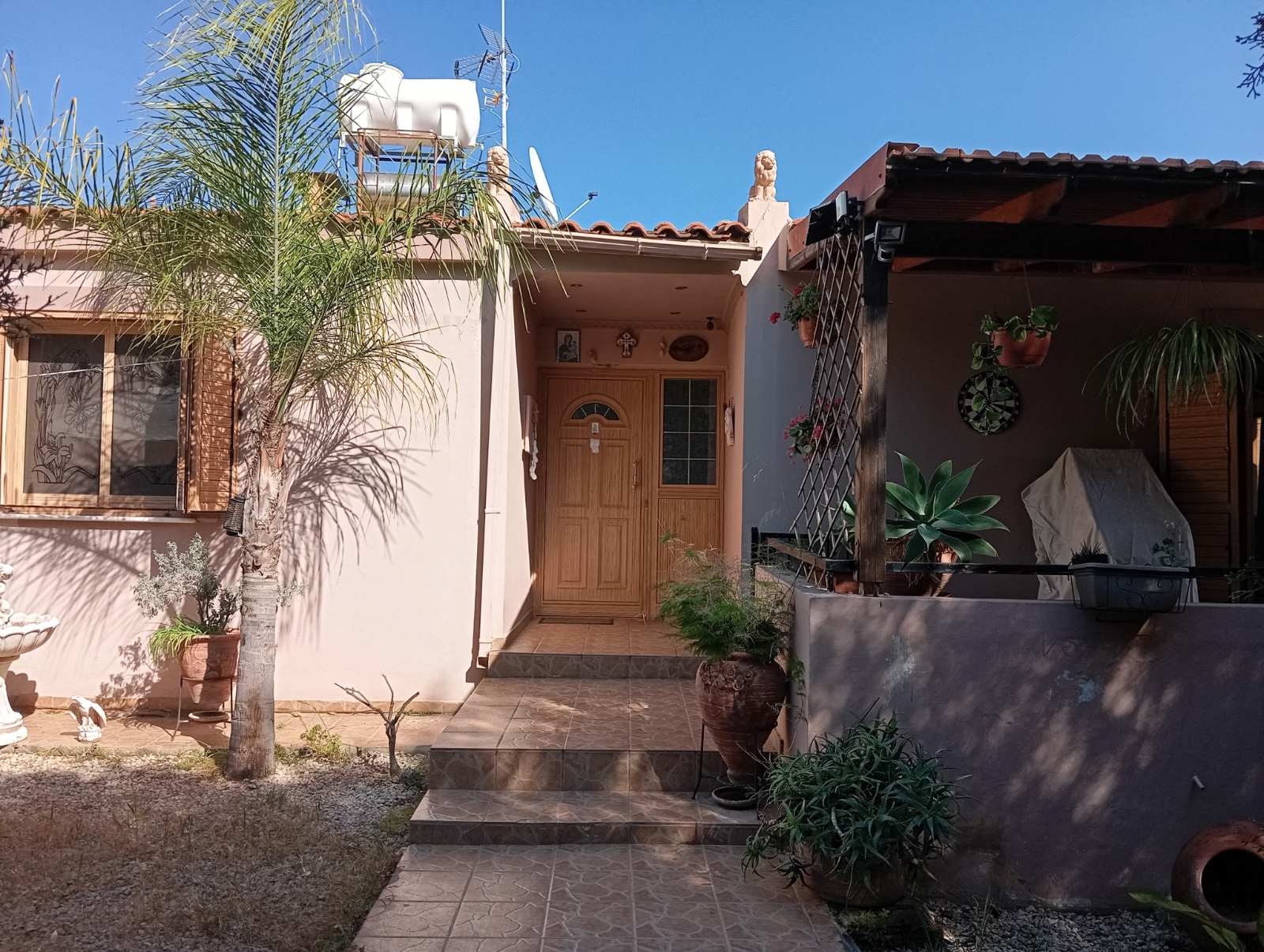 House in Alassa - view 1