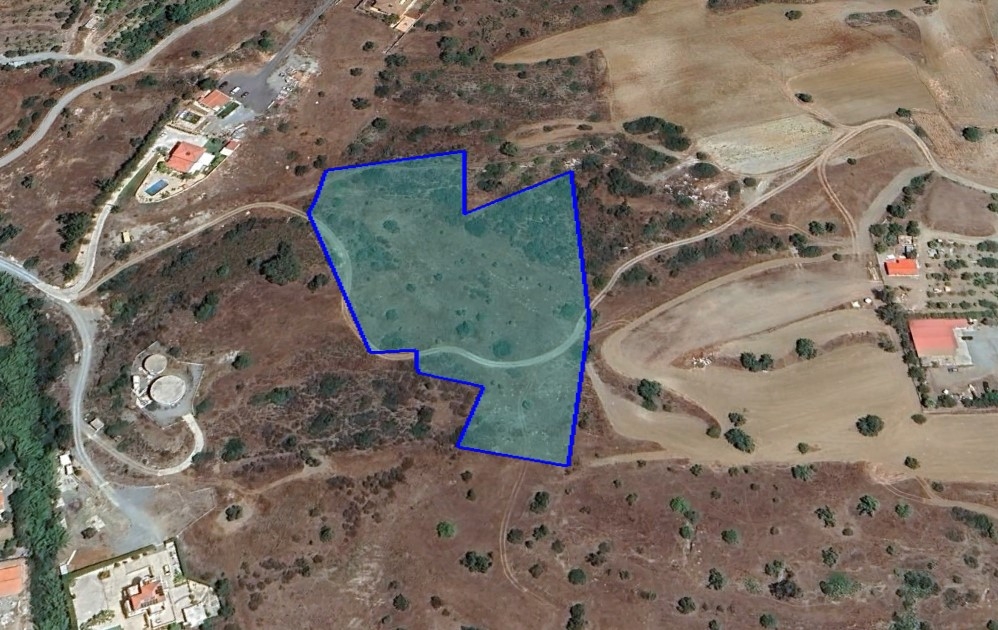 House in Kato Pyrgos - view 1