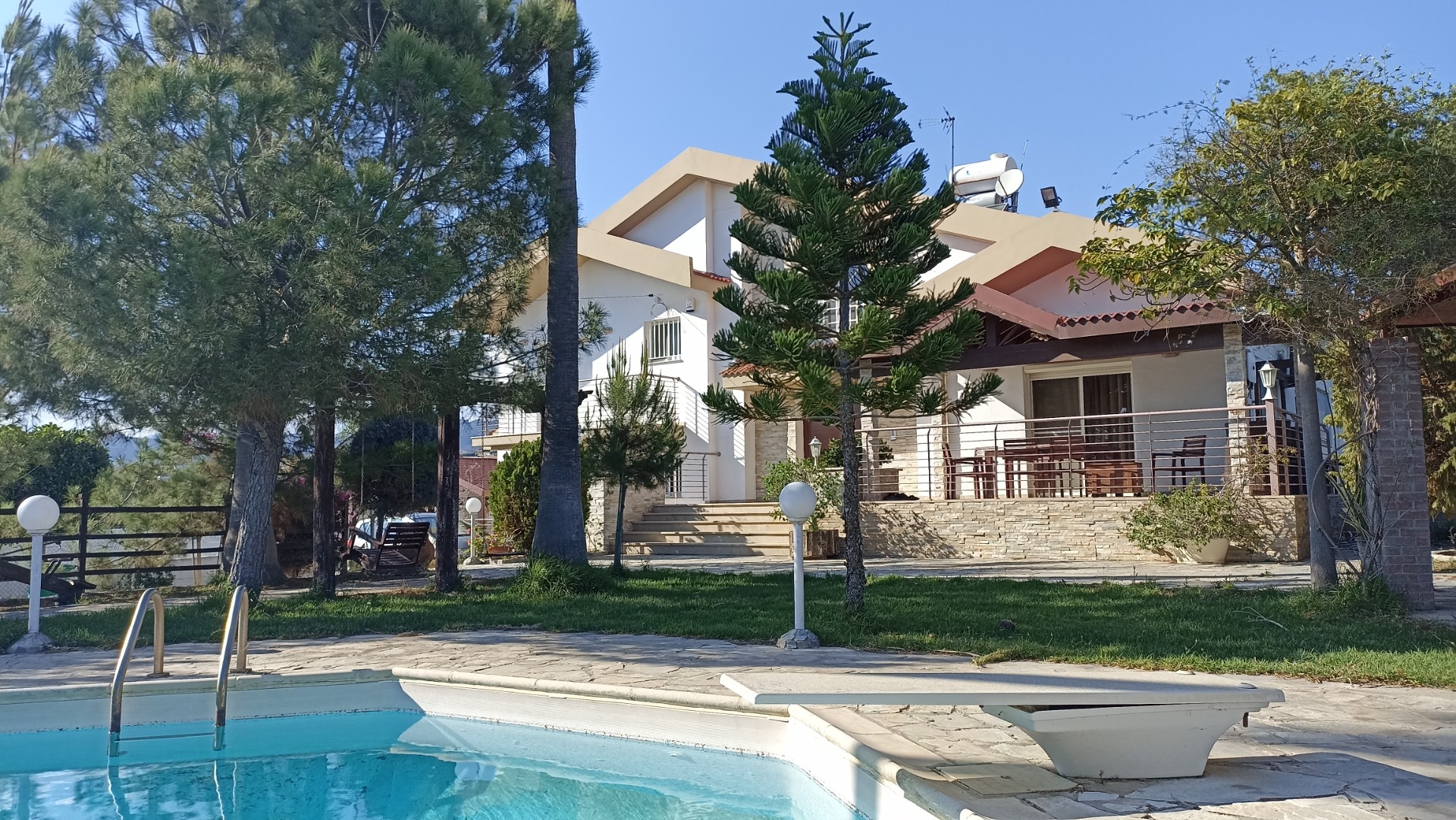 House in Kato Pyrgos - view 1